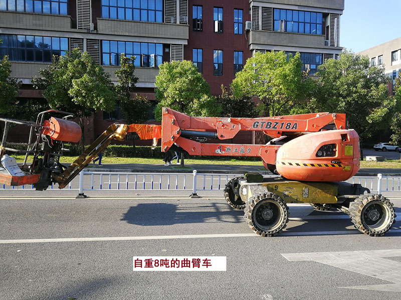 貴州某高校為本校區(qū)內(nèi)600多盞路燈更換LED燈頭及加裝太陽能LORA調(diào)光控制模塊，達(dá)到了節(jié)能和智能控制的目的。(圖6)